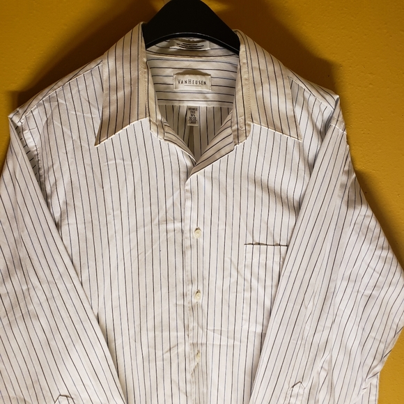 Van Heusen Men's Button Down Shirt - Picture 2 of 4